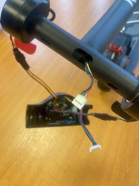 ZINC Eco electric scooter cable connection step 2 - preparing communication cable for installation