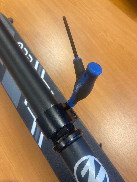 ZINC Eco electric scooter cable connection step 2 - preparing communication cable for installation