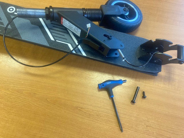 ZINC Eco electric scooter cable connection step 2 - preparing communication cable for installation