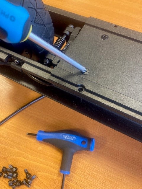 ZINC Eco electric scooter cable connection step 2 - preparing communication cable for installation