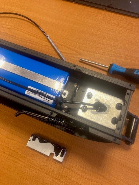 ZINC Eco electric scooter cable connection step 2 - preparing communication cable for installation