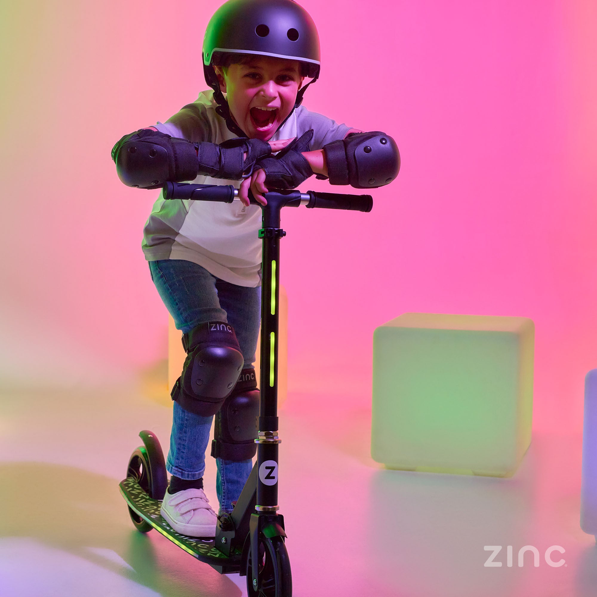 Zinc Brillz Light Up Big Wheeled Folding Scooter - Deck and Platform Detail