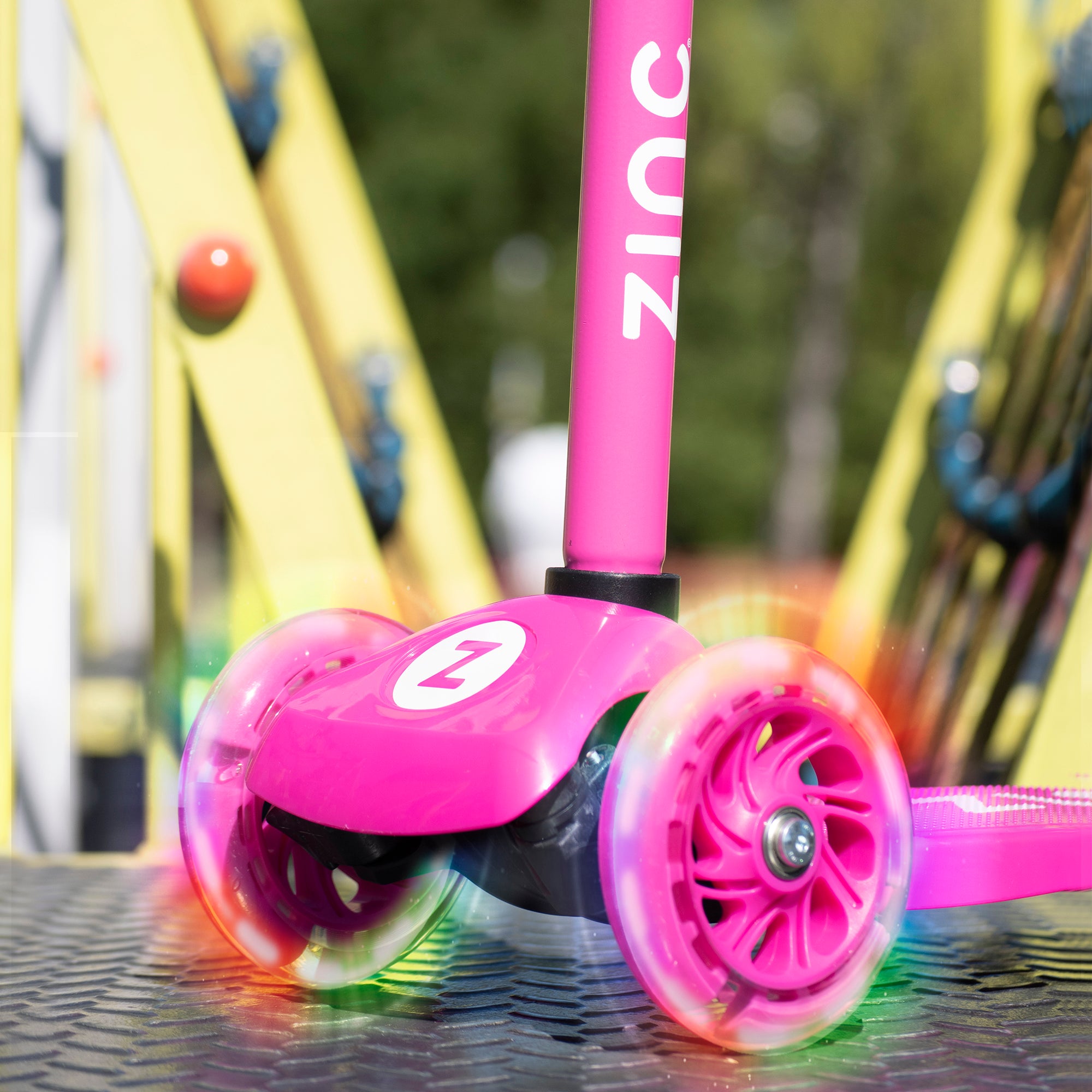 Zinc Three Wheeled Light Up Star Scooter Pink - close-up detail of light-up wheels 