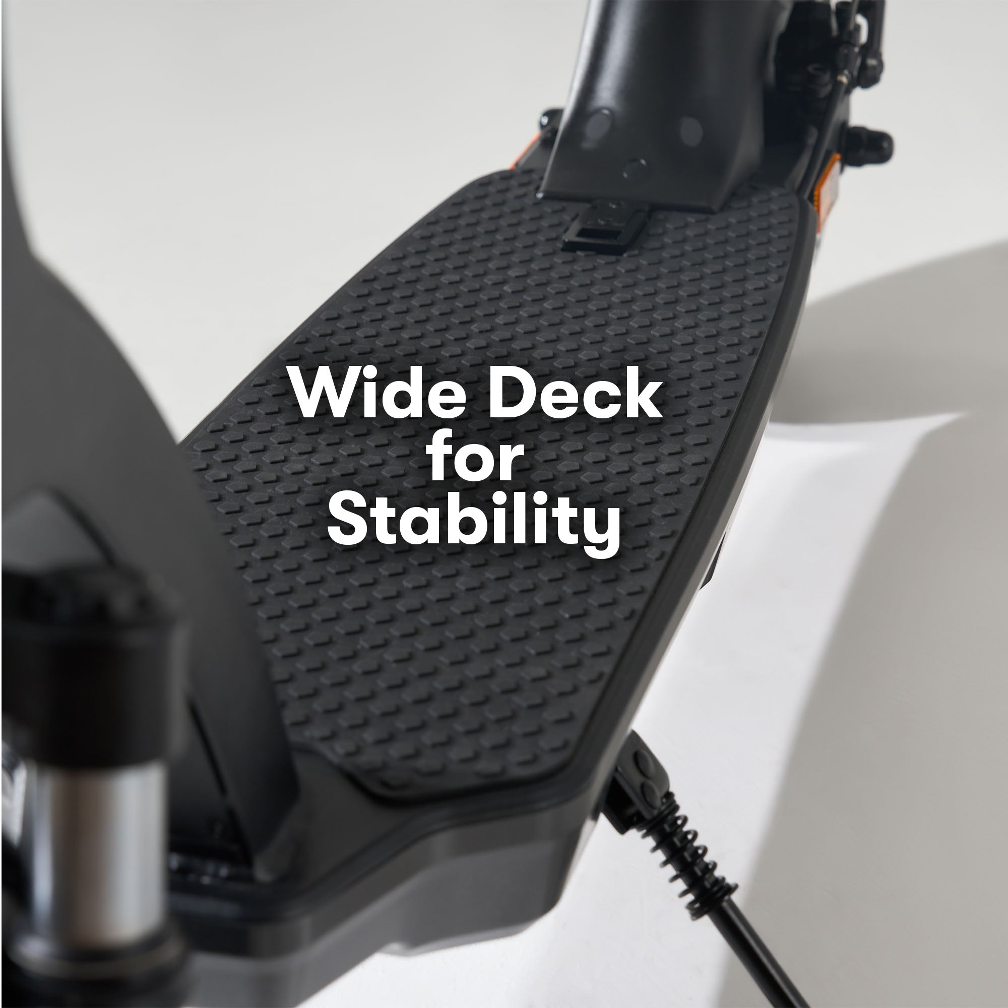 Spacious 47cm x 19.98cm aircraft-grade aluminium deck with 3.5-inch clearance for stable positioning