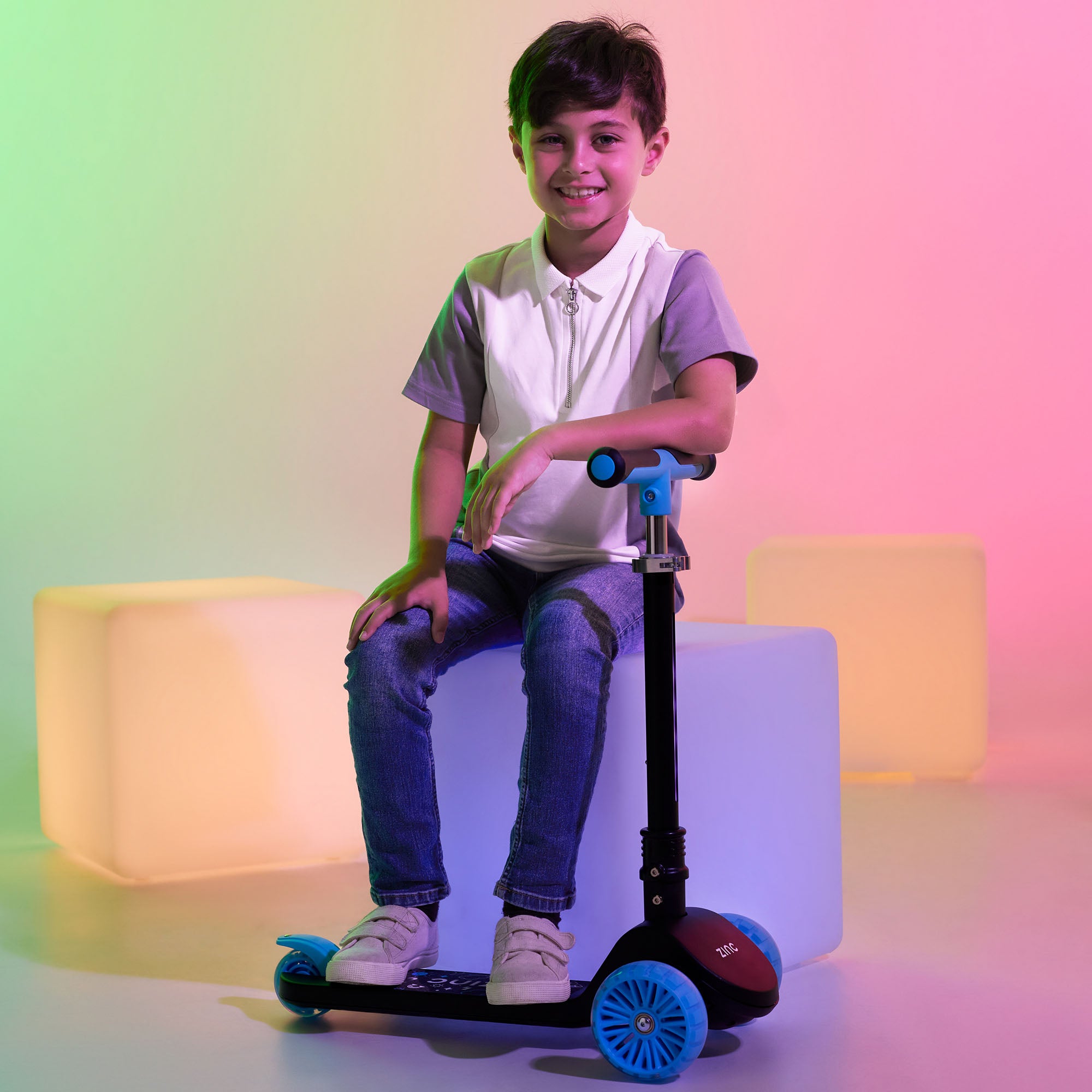 Zinc T-Motion Shine scooter black/blue variant - handlebar detail